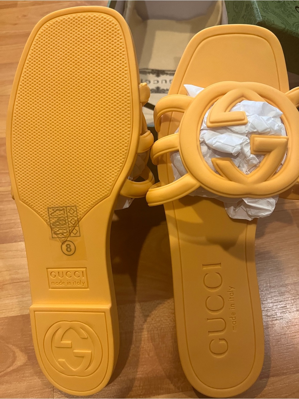 Gucci Yellow Slide Sandals with Oversized GG Logo - Picture 2 of 3